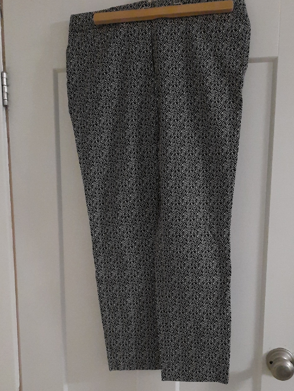 White House Black Market Black & White Cropped Patterned Pants